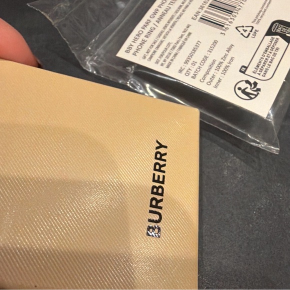 Burberry Phone ring - Picture 2 of 8